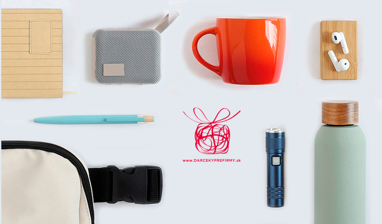 Košík s ovocím, čokoládou a fľaškami