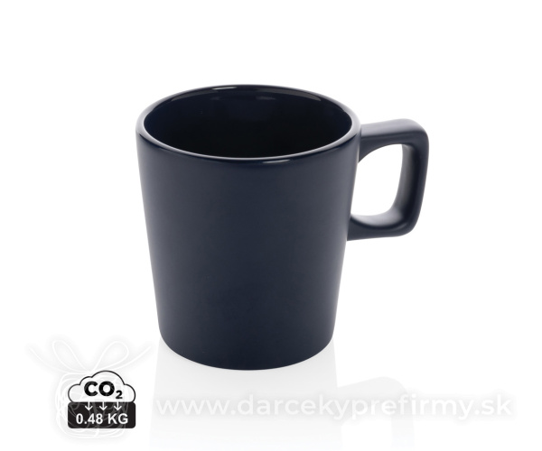 Moderný keramický hrnček na kávu