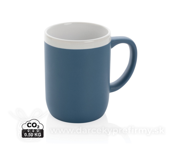 Keramický hrnček s bielym lemom