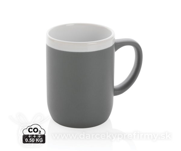 Keramický hrnček s bielym lemom