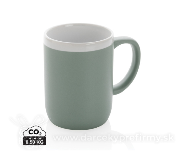 Keramický hrnček s bielym lemom